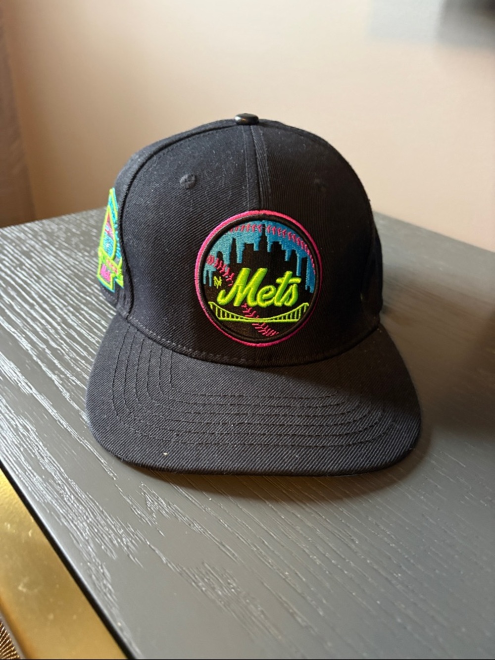 MLB Black New York Mets Neon Accent Snapback Hat
